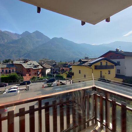 Appartamento Chentre En Ville - A 2 Passi Dal Centro - Parcheggio Gratuito - Cir-Vda-Aosta-0073 Exterior photo