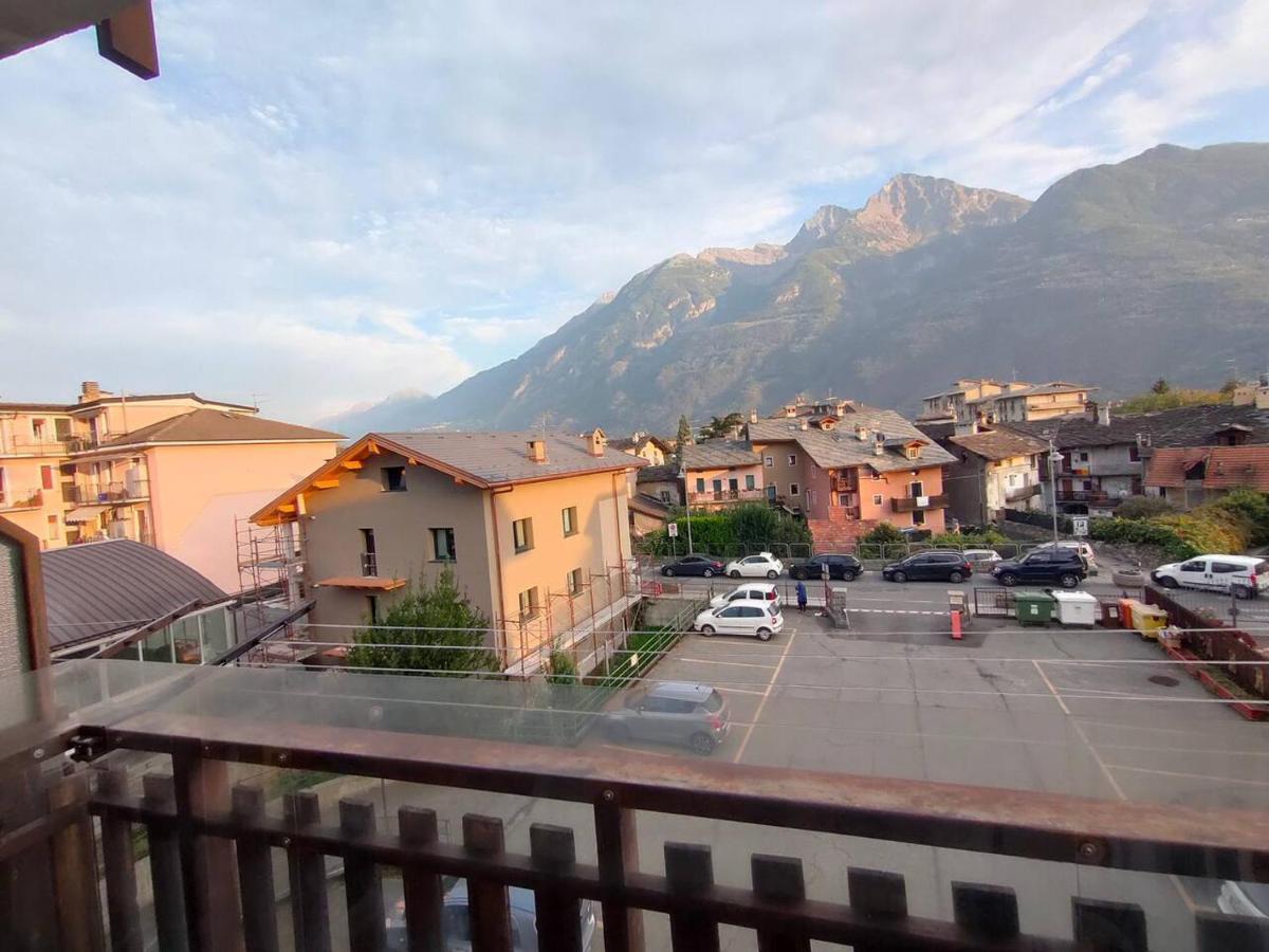 Appartamento Chentre En Ville - A 2 Passi Dal Centro - Parcheggio Gratuito - Cir-Vda-Aosta-0073 Exterior photo