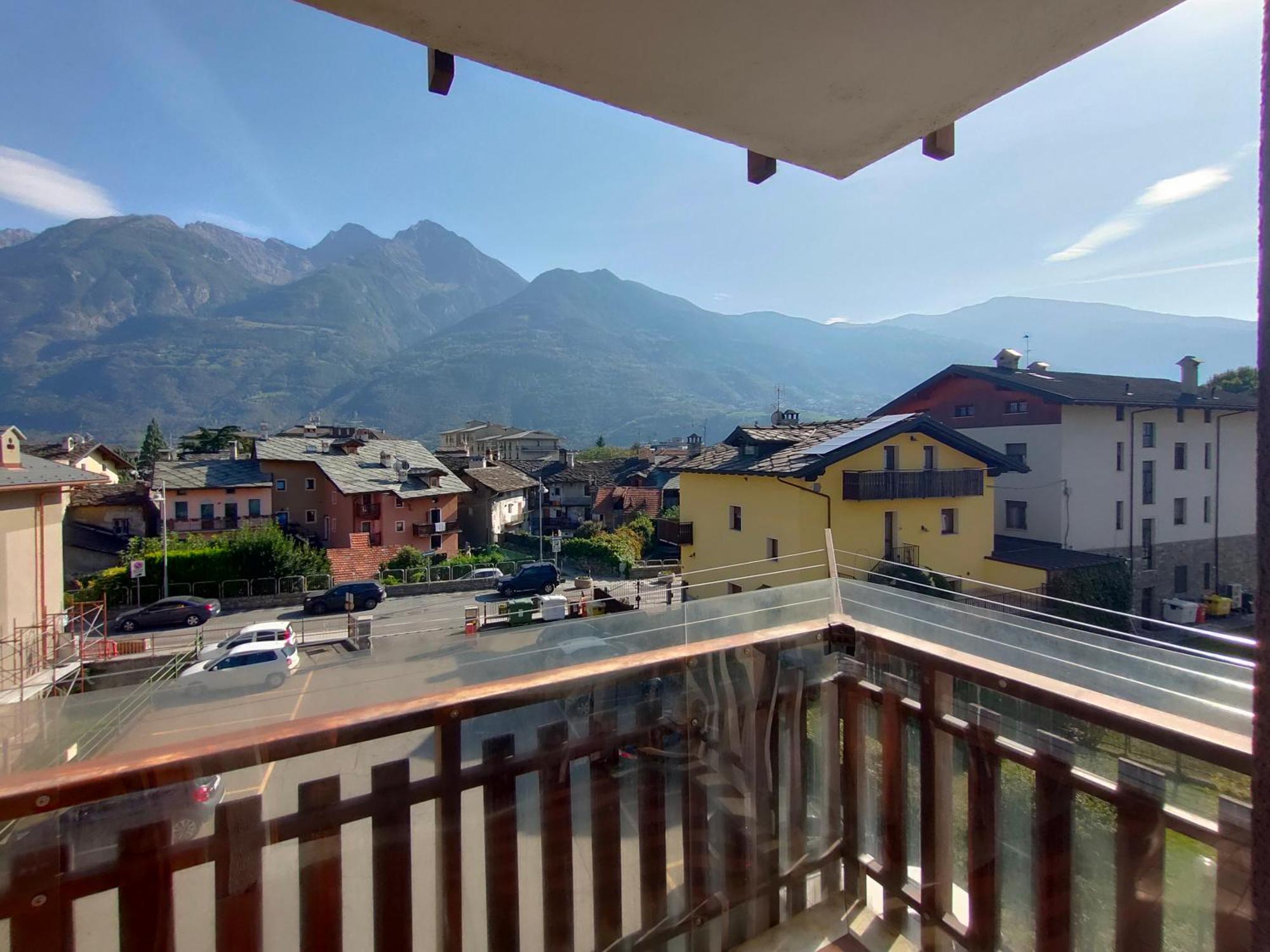 Appartamento Chentre En Ville - A 2 Passi Dal Centro - Parcheggio Gratuito - Cir-Vda-Aosta-0073 Exterior photo